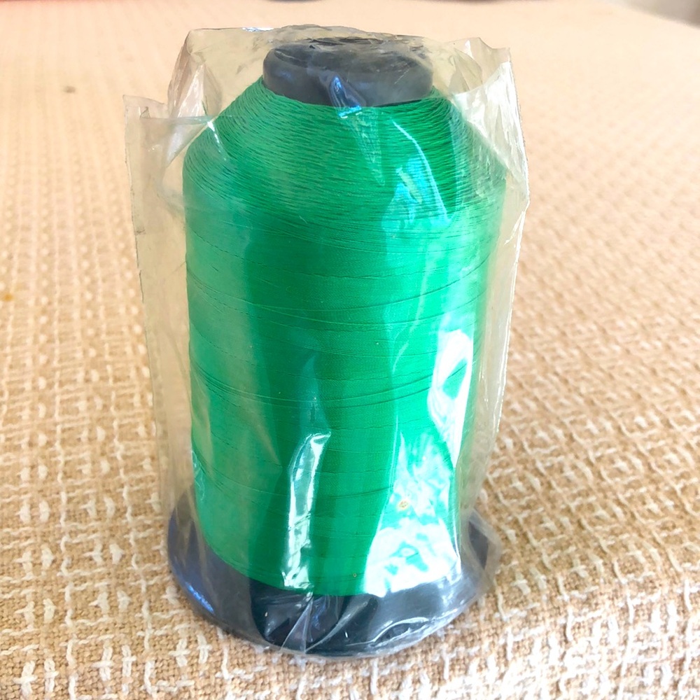 NIP Kelly Green large nylon thread spool